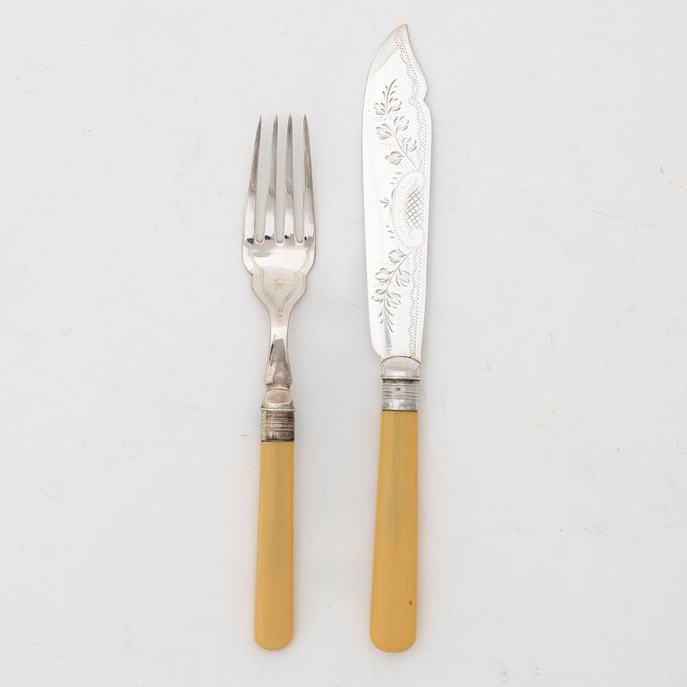 A 12-piece fish cutlery set, marks of James Albert Scholes, Sheffield, England 1904.