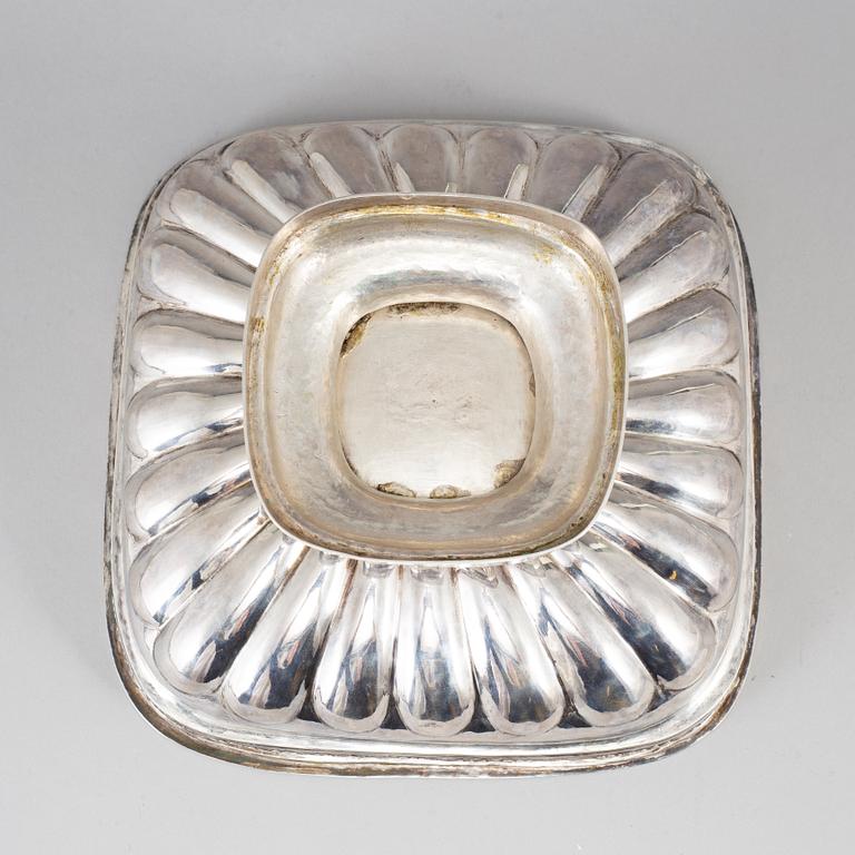 A Russian silver bread bowl, Thomas Sohka, St. Petersburg 1839.