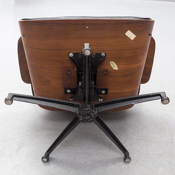 A 'Mr. Chair' easy chair by George Mulhauser for Plycraft, designed 1959.