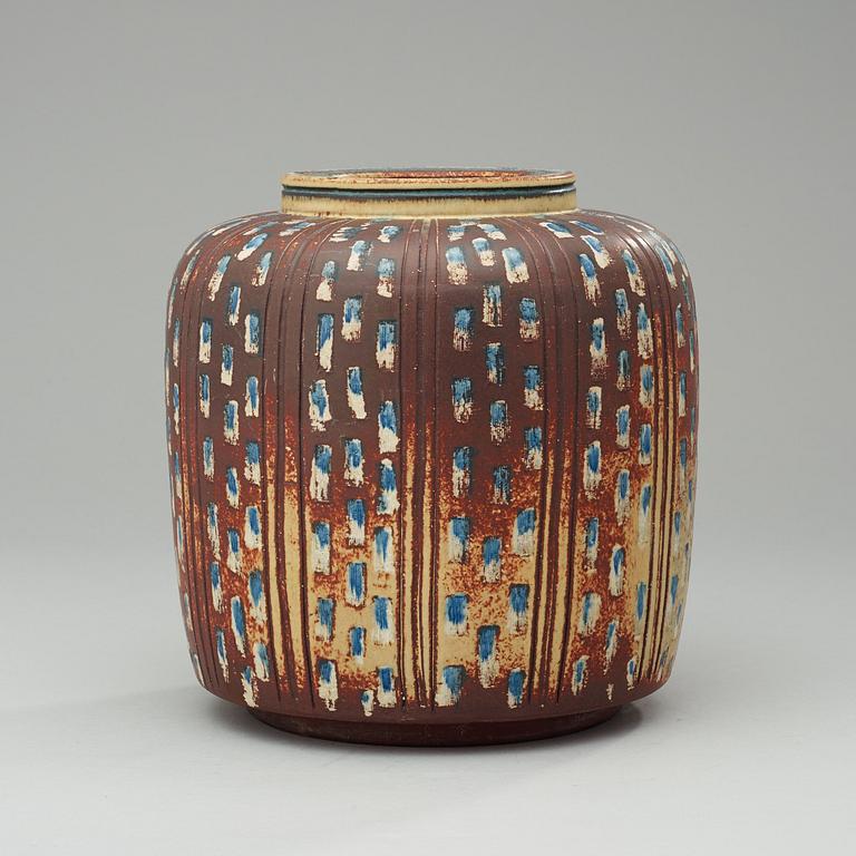 A Wilhelm Kåge 'Farsta' stoneware jar, Gustavsberg Studio 1954.