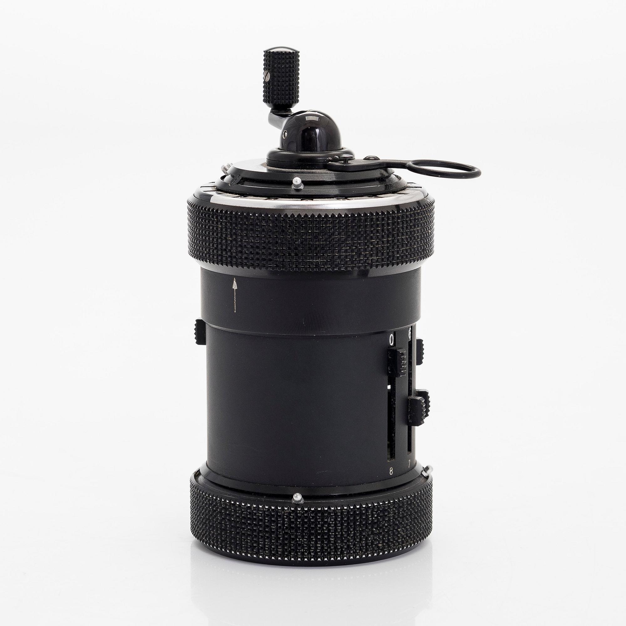 Räknemaskin, "Curta, Type I", utvecklad av Curt Herzstark, Contina AG Mauren, Lichtenstein, formgiven 1947.