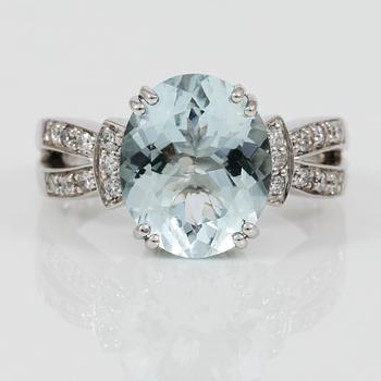 RING, akvamarin samt diamanter totalt ca 0,20 ct.
