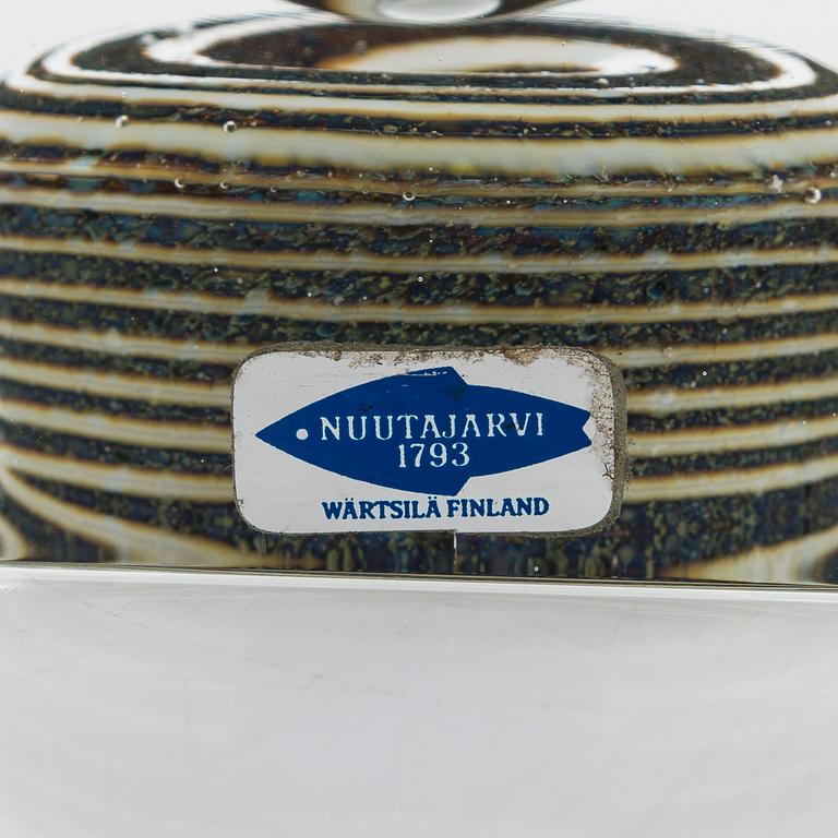 Oiva Toikka, an annual cube, signed Oiva Toikka Nuutajärvi 1982 and numbered 92/2000.