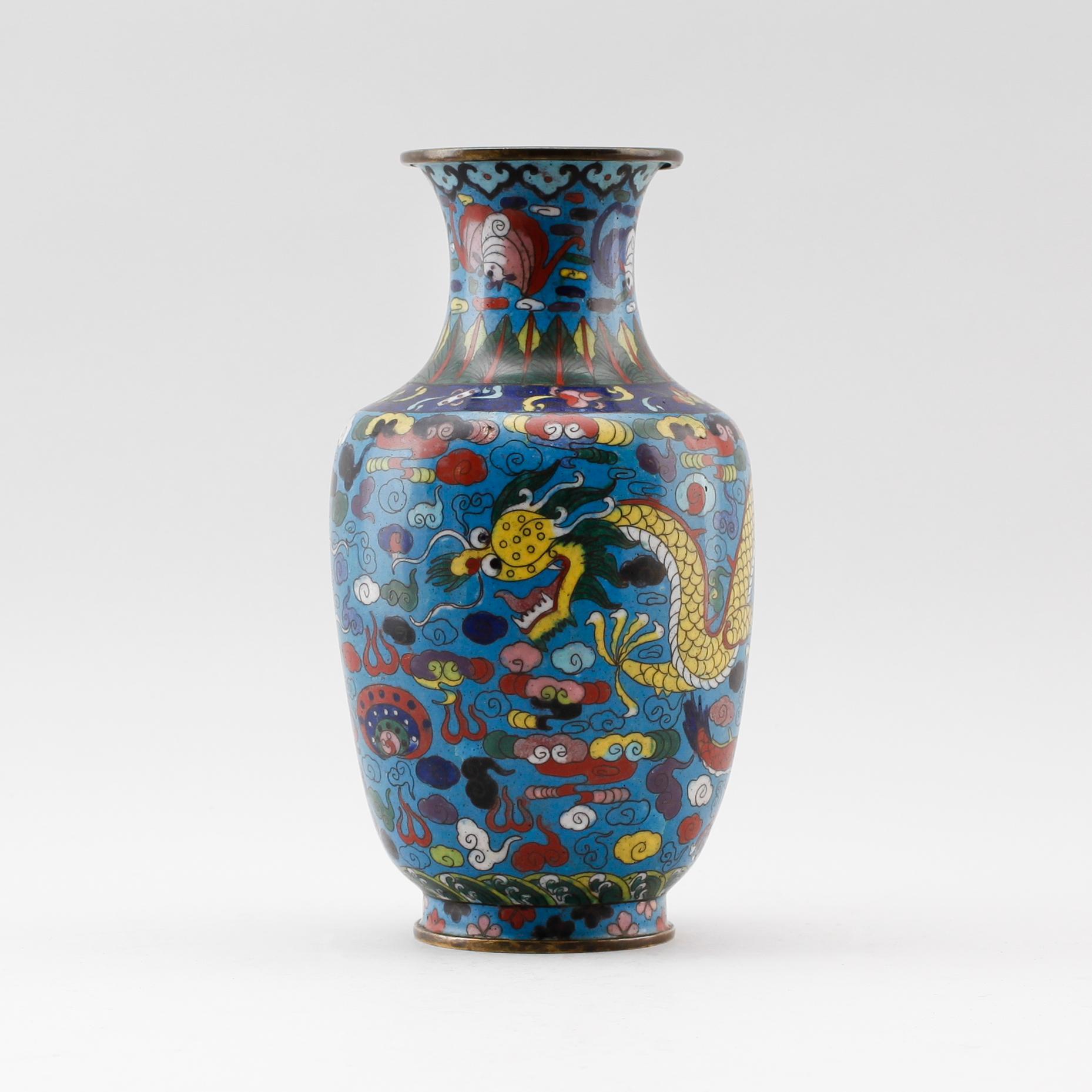 VAS, cloisonné, Kina, 1800-tal.