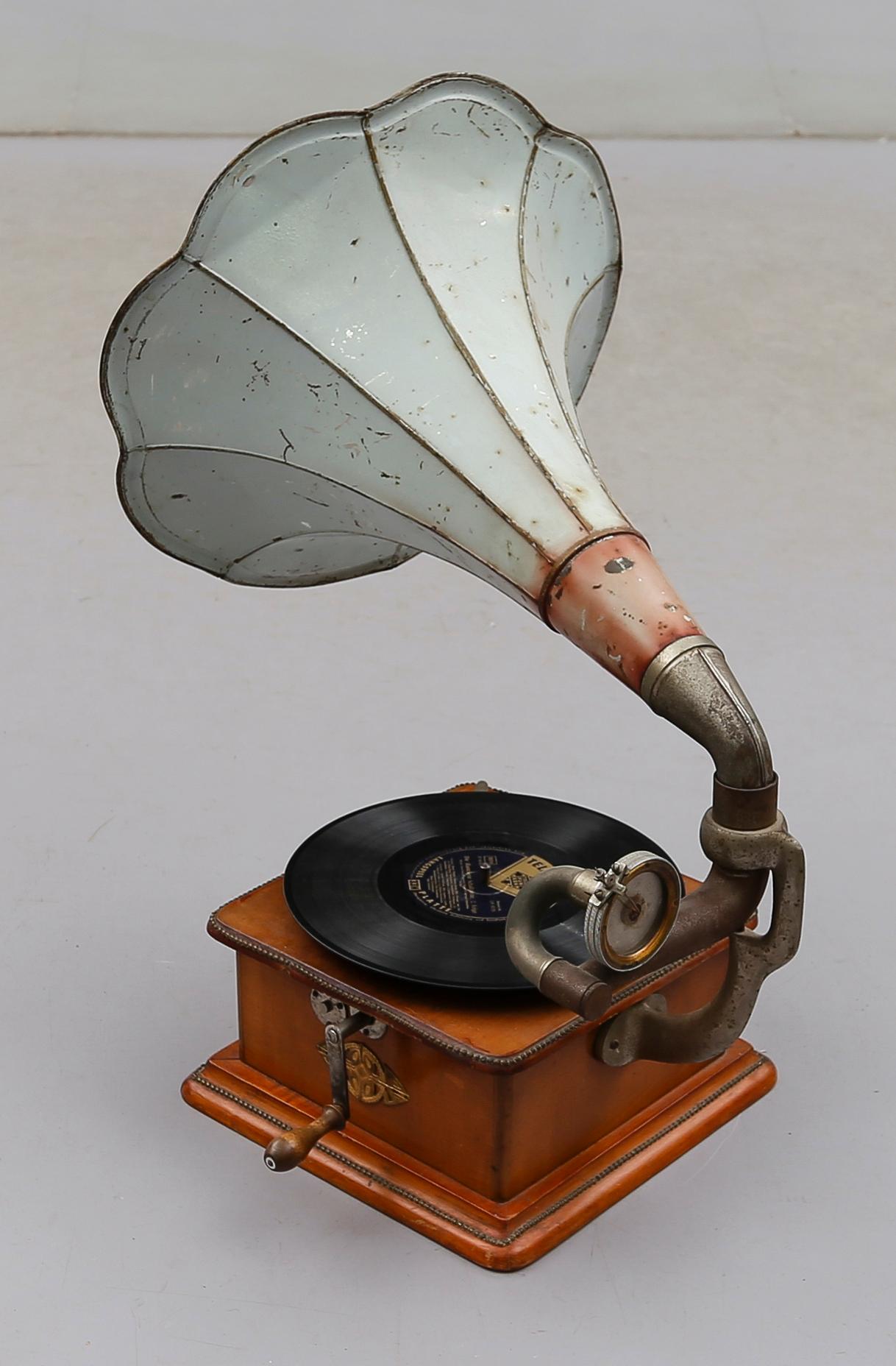 VEVGRAMMOFON, 1900-talets början.