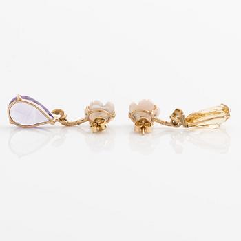 Örhängen med ametister, citriner, skuren  pärlemor i form av blomma med briljantslipade diamanter.