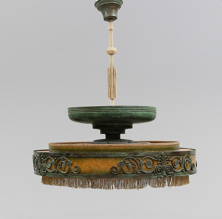 TAKLAMPA, 1900-talets första hälft. Höjd ca 72 cm.