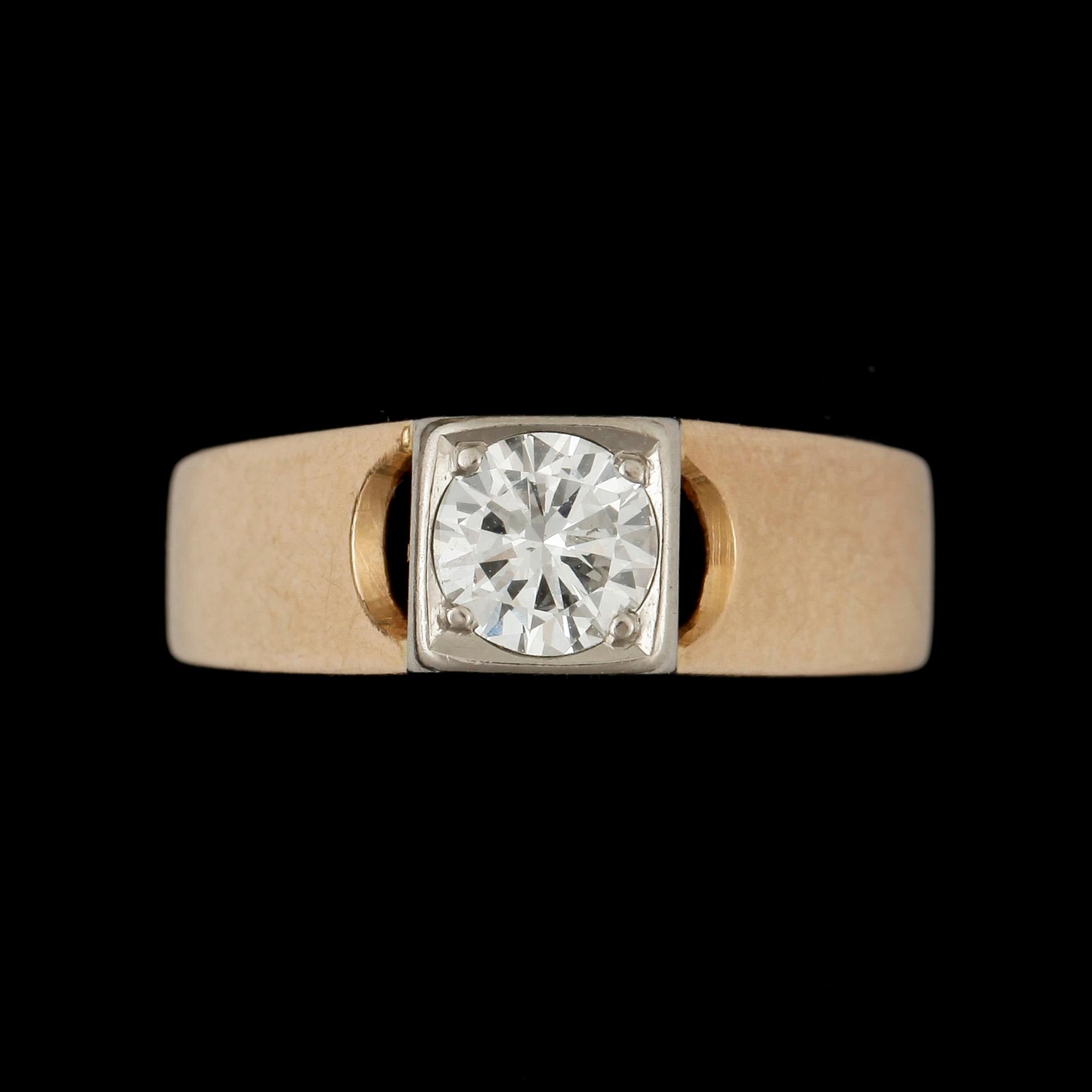 RING, 18 k guld med briljantslipad diamant ca 0,37 ct. Vikt ca 2 g.