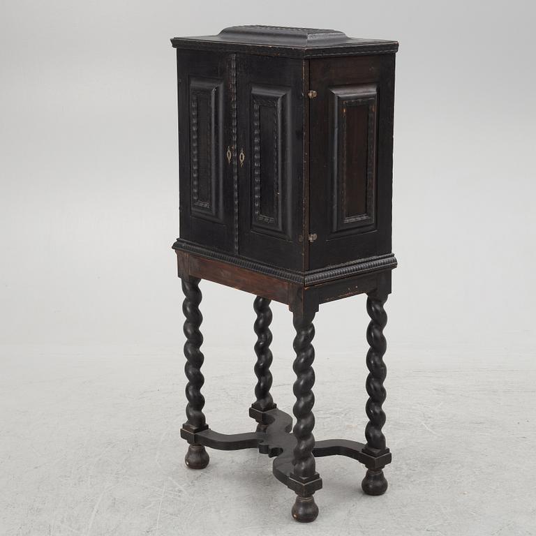 Kabinettsskåp, Barock, 1700-talets början.