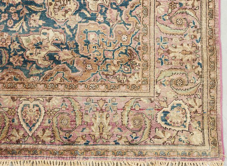 SEMI-ANTIQUE SILK KASHAN. 202,5 x 128,5 cm.