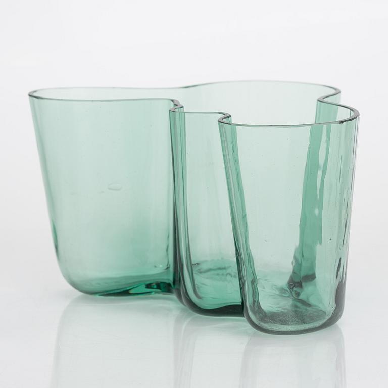 Alvar Aalto, A '9750' vase Karhula Glassworks in production 1937-1949.