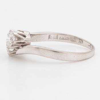 SYSKONRING, med två briljantslipade diamanter, totalt ca 0,50 ct.
