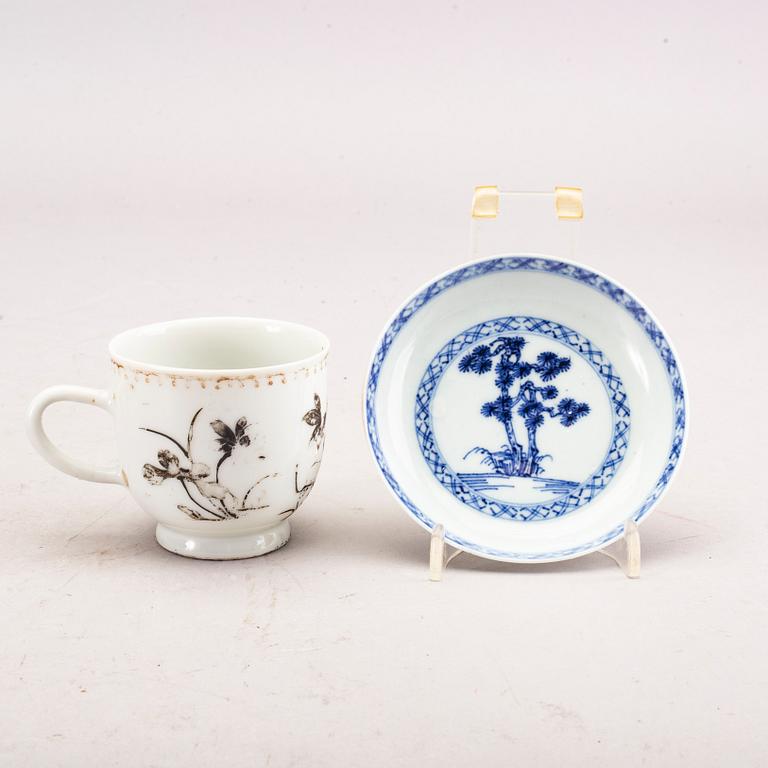A set of 2 bowls, 2 plates and 2 cups and 2 saucers China Qianlong.