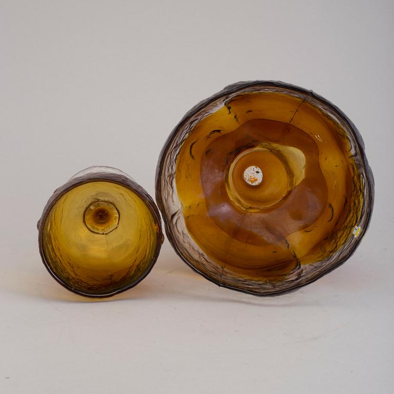 PERTTI SANTALAHTI, Two glass bowls from Humppila, Finland.