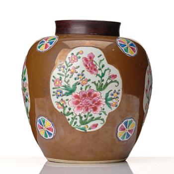 A famille rose and cappuciner brown jar, Qing dynasty, Qianlong (1736-95).