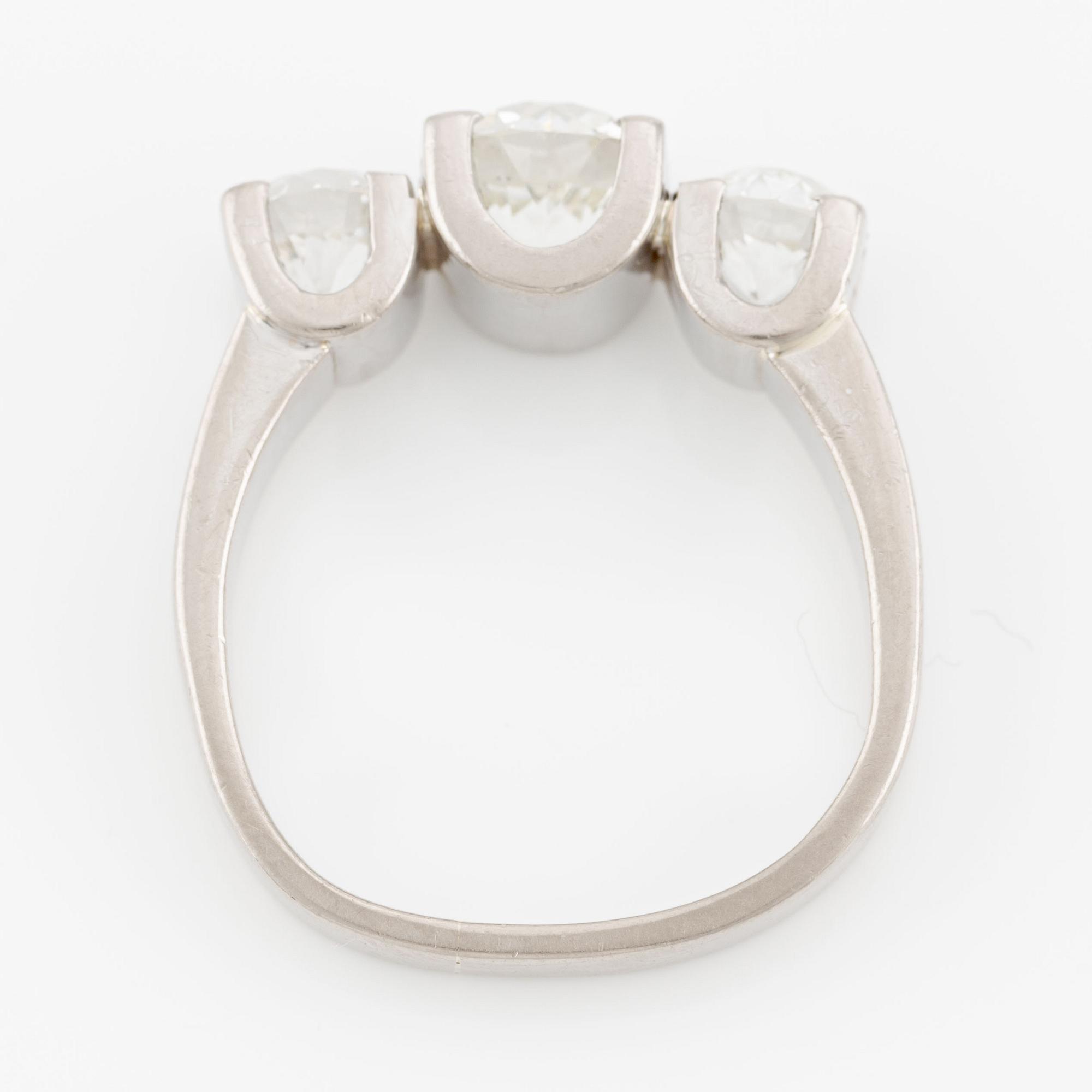 Ring in 18K white gold with three old-cut diamonds, Lantz.