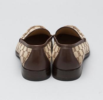 SKOR, Gucci.