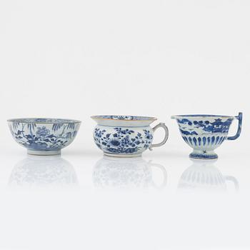 Four blue and white porcelain pieces, China, 18th-19th century.