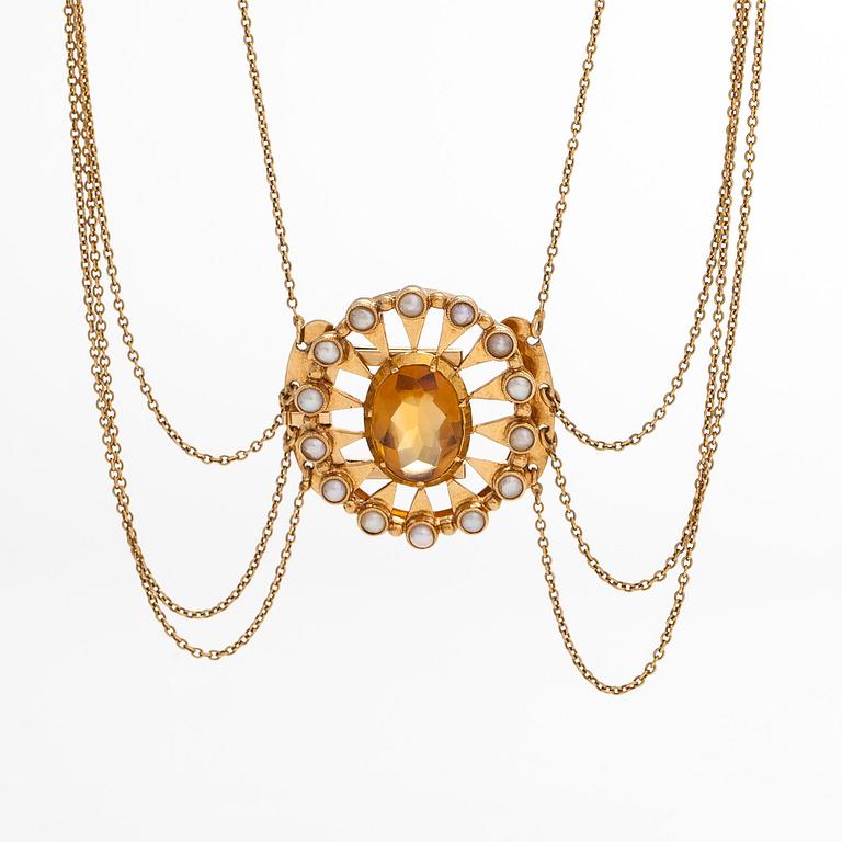 An 18K gold necklace, clasp with a citrine and pearls, Swedish hallmarks 1920.