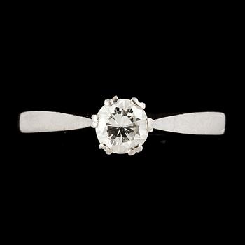 RING, 18k vitguld med briljantslipad diamant ca 0,38 ct. Vikt ca 2 g.