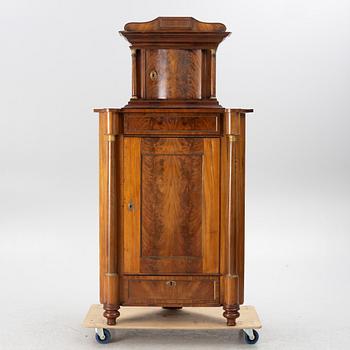 Corner cabinet, Karl Johan, first half of the 19th century.