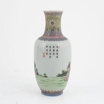 An egg shell porcelain vase, China, 20th century.