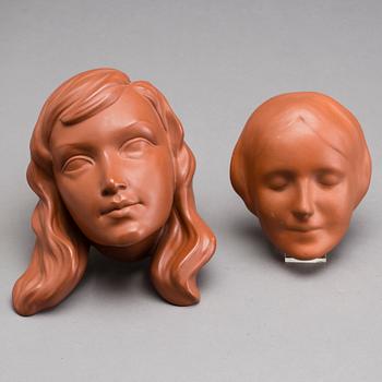 A PAIR OF GOLDSCHEIDER MASKS.