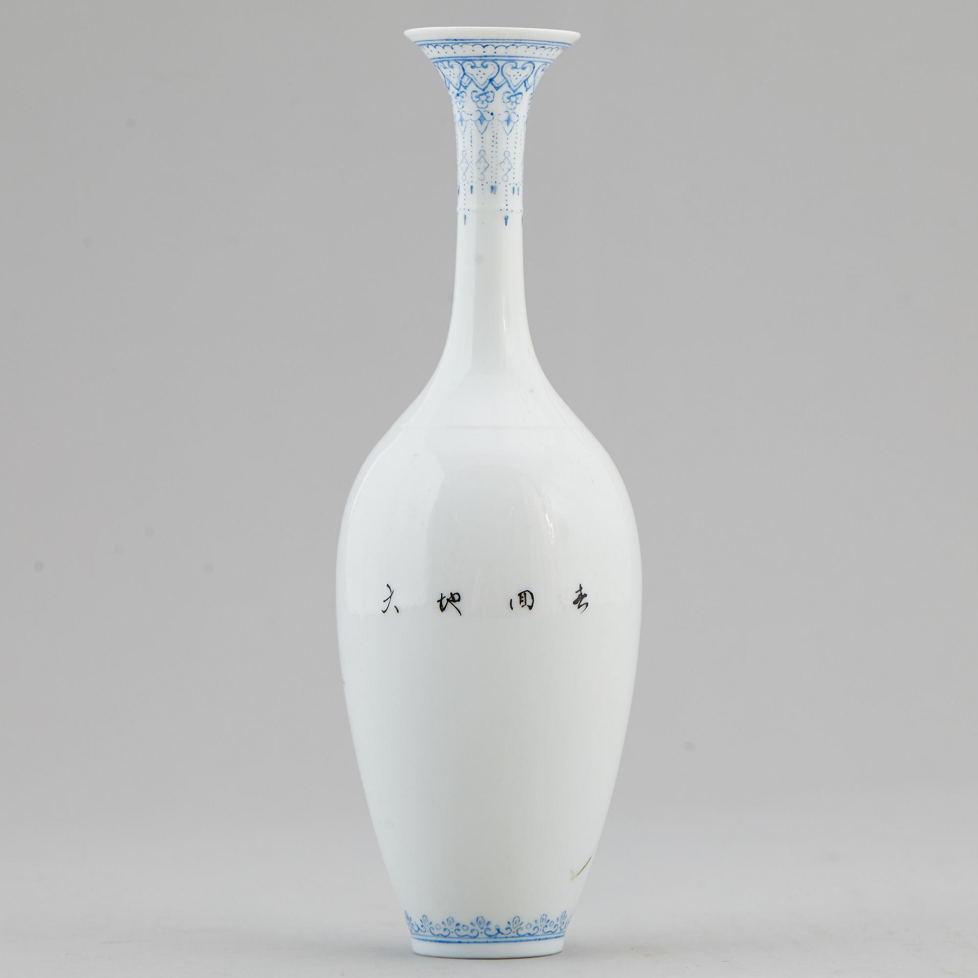An Chinese eggshell porcelain vase, 1980/90s.