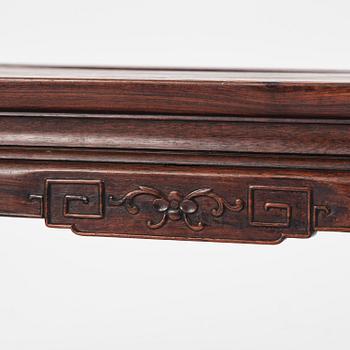 Bord, hardwood. Qingdynastin, 1800-tal.
