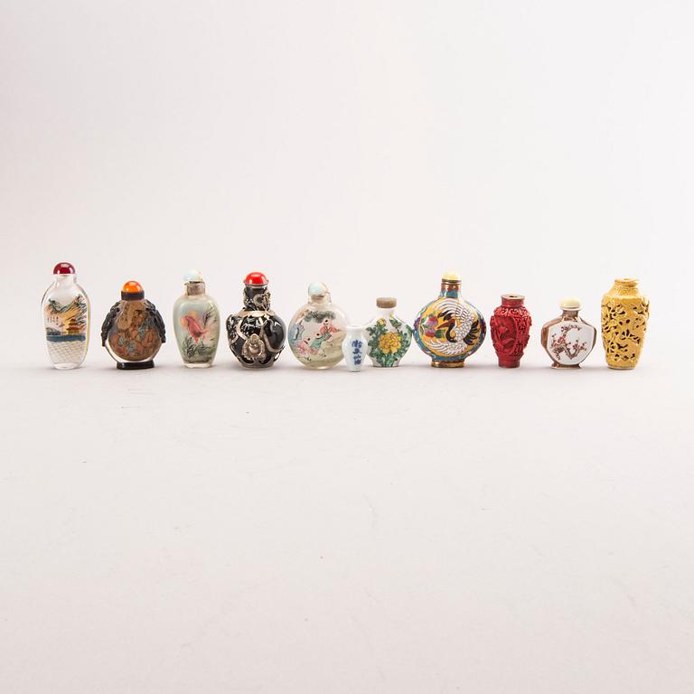 A set of 11 Chinese/East Asian 20th century snuff bottles.