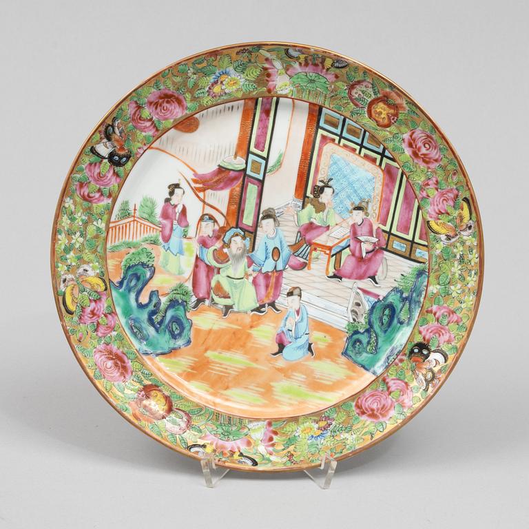 A set of three porcelain plates and a side plate, China, Canton, 19th century.