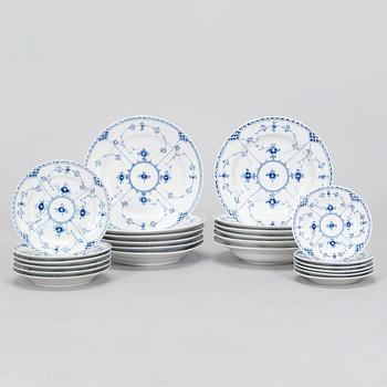 Royal Copenhagen, servis, 24 delar, "Musselmalet Halvblonde", Danmark 1955 och 1975-79.