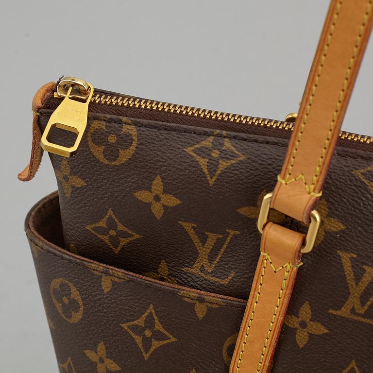 LOUIS VUITTON, a 'Totally PM' monogram canvas bag with bagcharm.