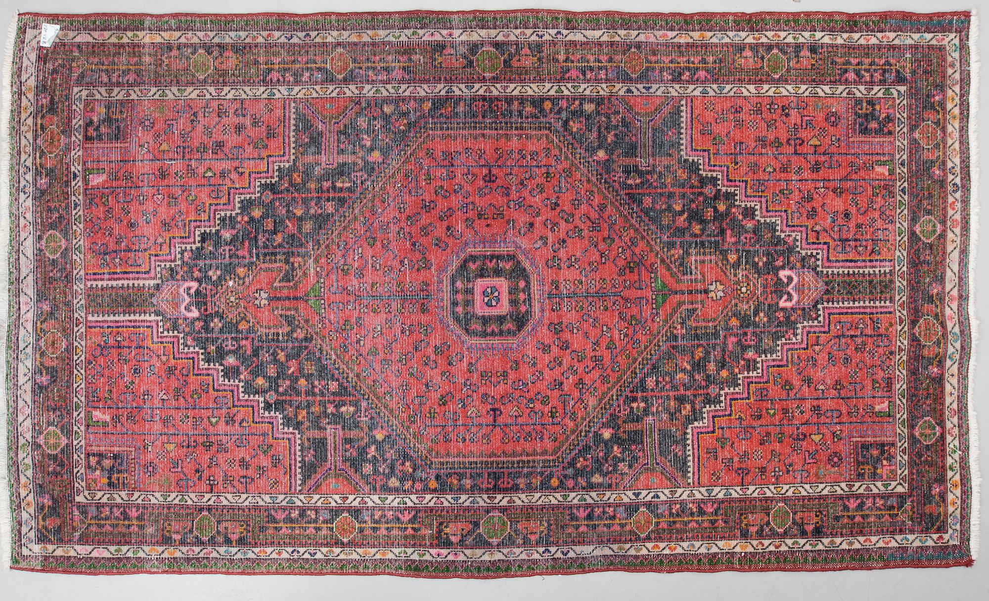 MATTA, hamadan, ca 218x126 cm.