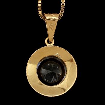 HÄNGE samt KEDJA, 18k guld samt fasettslipat glas, Köping, 1900-talets senare hälft. Tot vikt 5 g.