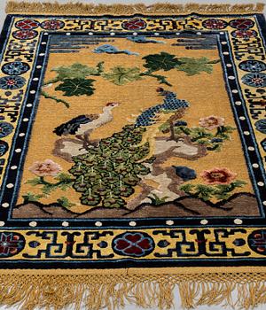 MATTO,  a semi-antique/an old silk China figural relief, ca 176-177 x 121,5-125,5 cm.