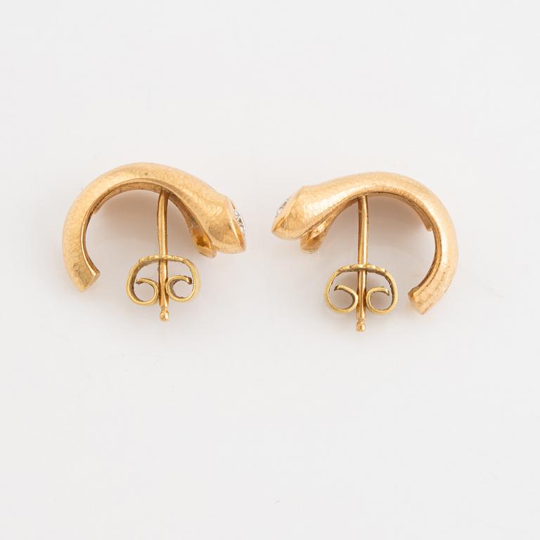 Ole Lynggaard, a pair of earrings, gold with brilliant-cut diamonds.