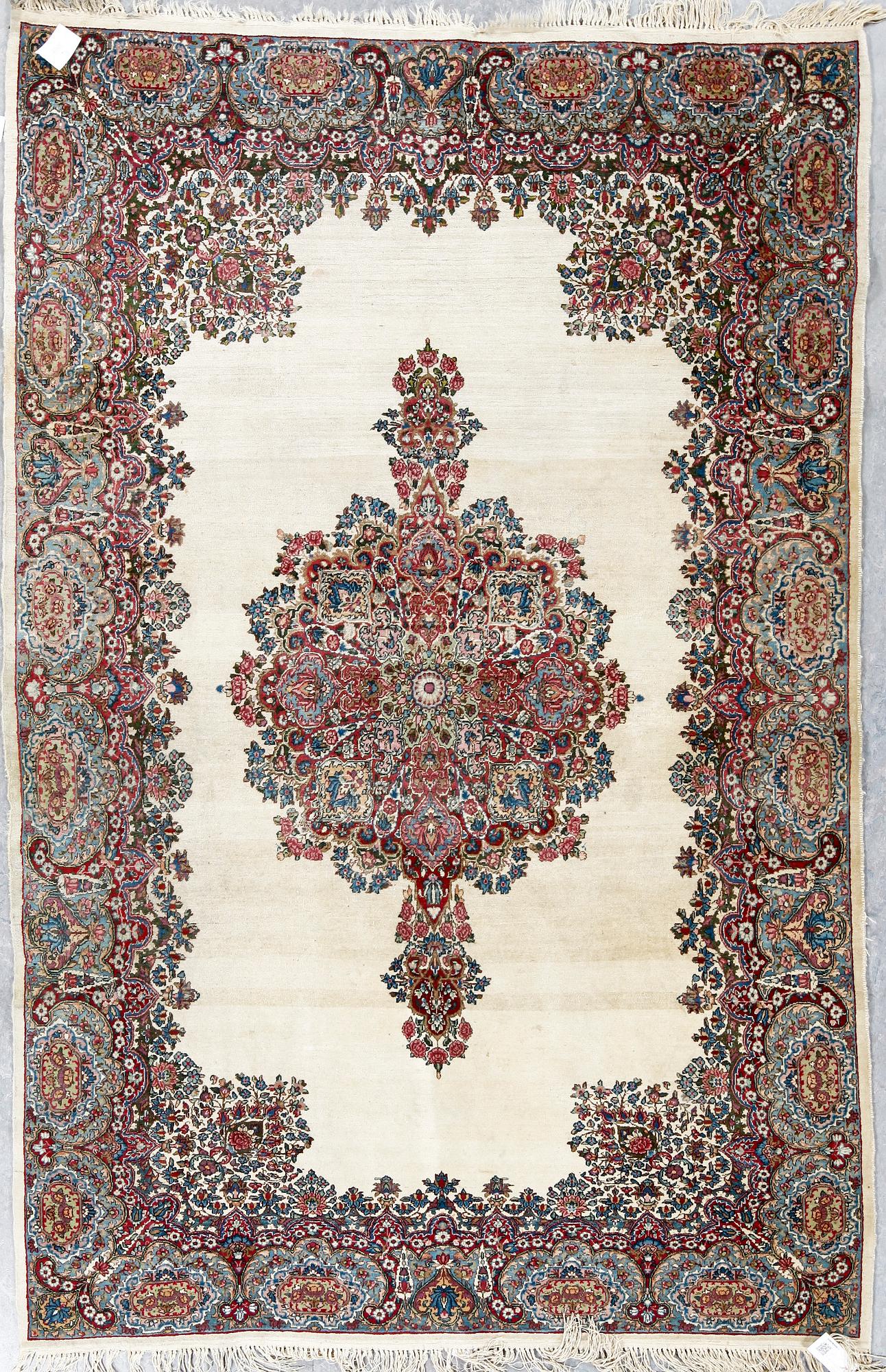 MATTA, semiantik Kirman, ca 230x150 cm.