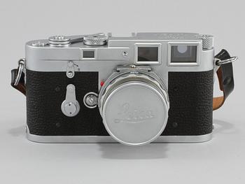 KAMERA, Leica M3 serienummer 784704, Tyskland 1955, OBJEKTIV 4st, Leica, samt tillbehör.