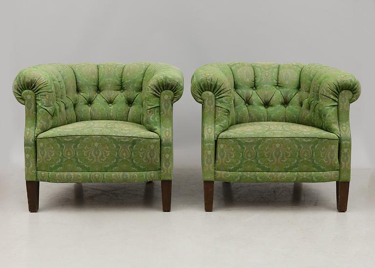 KLUBBFÅTÖLJER, 1 par, 1900-talets första hälft.