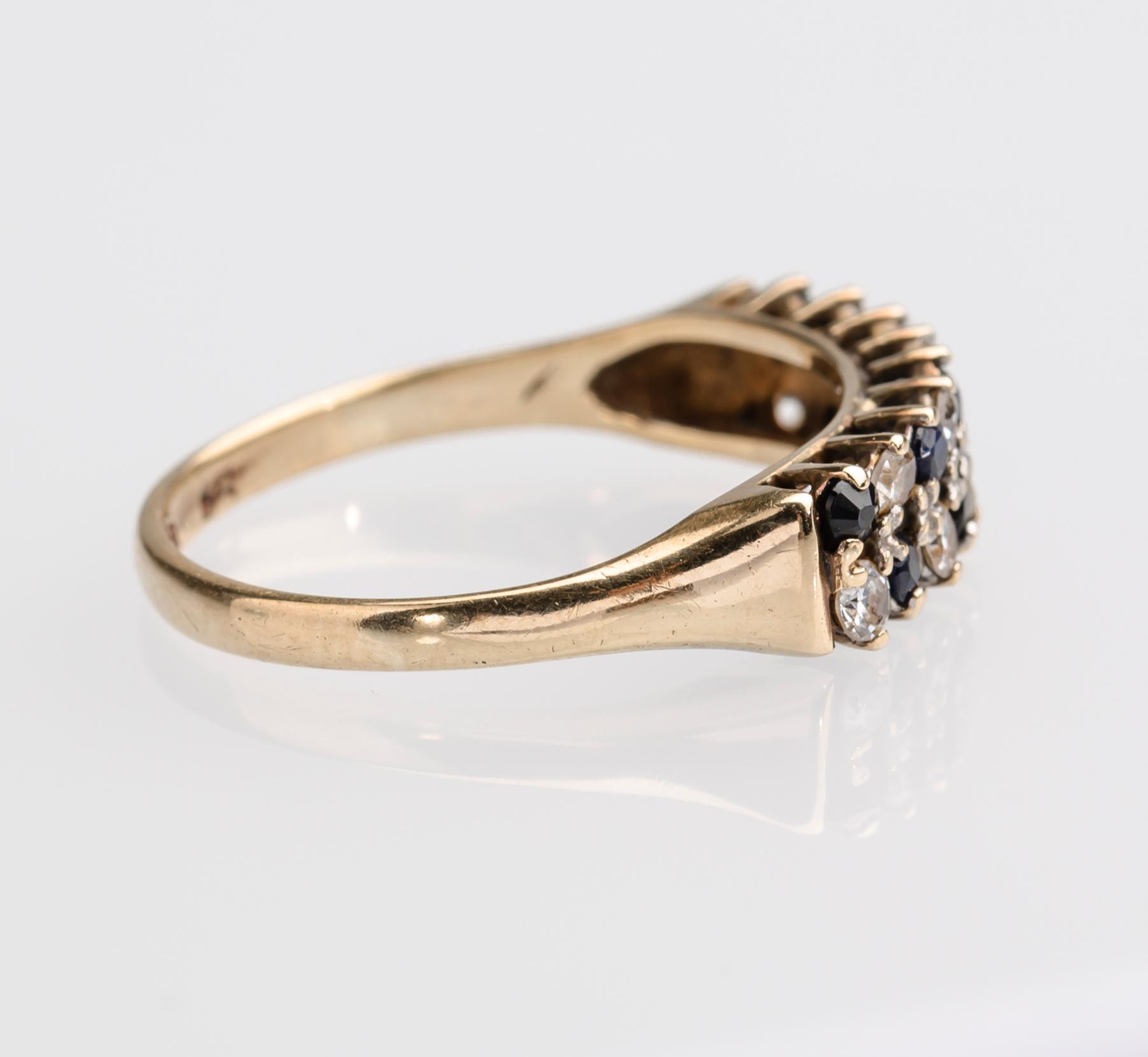 RING, 18 k guld med safirer briljantslipade diamanter ca 0.25 ct. Brittiska stämplar. Vikt ca 2 g.