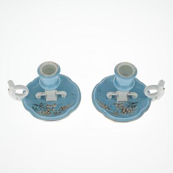 LJUSSTAKAR, ett par, porslin, M.S Kuznetsov, Dmitrov fabriken 1892-1917,  Ryssland.