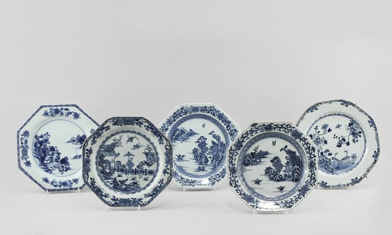 TALLRIKAR, 5 st, porslin, Kina, 1700-tal.