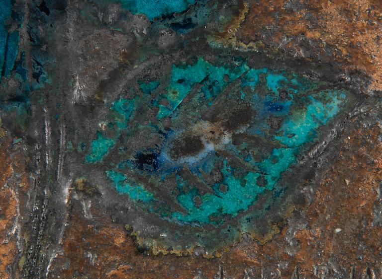 Annikki Hovisaari, reliefi, kivitavaraa, signeerattu AH ARABIA.