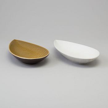 STIG LINDBERG, vas och skålar, tre delar, stengods, "Reptil", Gustavsberg.