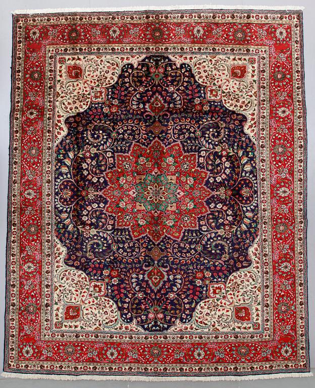 MATTA, Täbriz, ca 376 x 314 cm.
