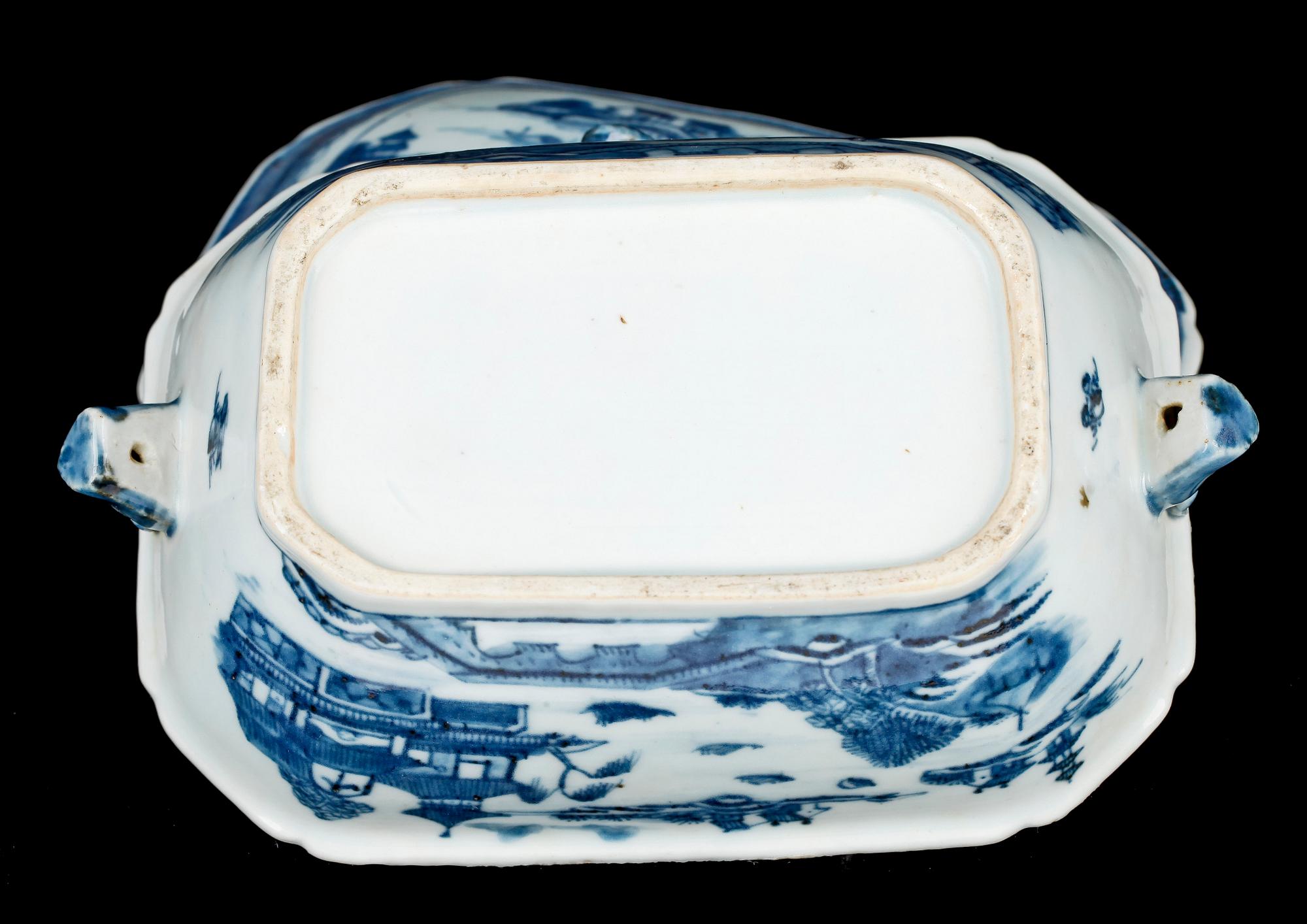 SMÖRTERRIN, porslin, Kina, Jiaqing (1796-1820).