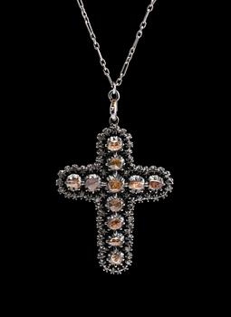 443. A CROSS, silver, 11 rose cut diamonds. Late 1800 s. Weight 10 g.