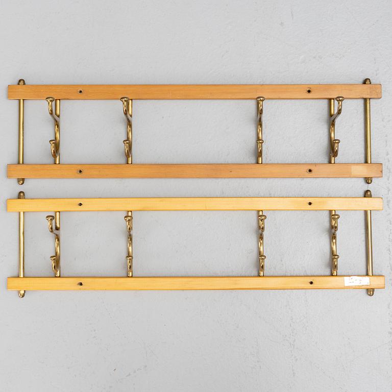 Klädhängare, ett par, "Dekorativ", Skoglunds metallgjuteri, Anderstorp, 1950/60-tal.