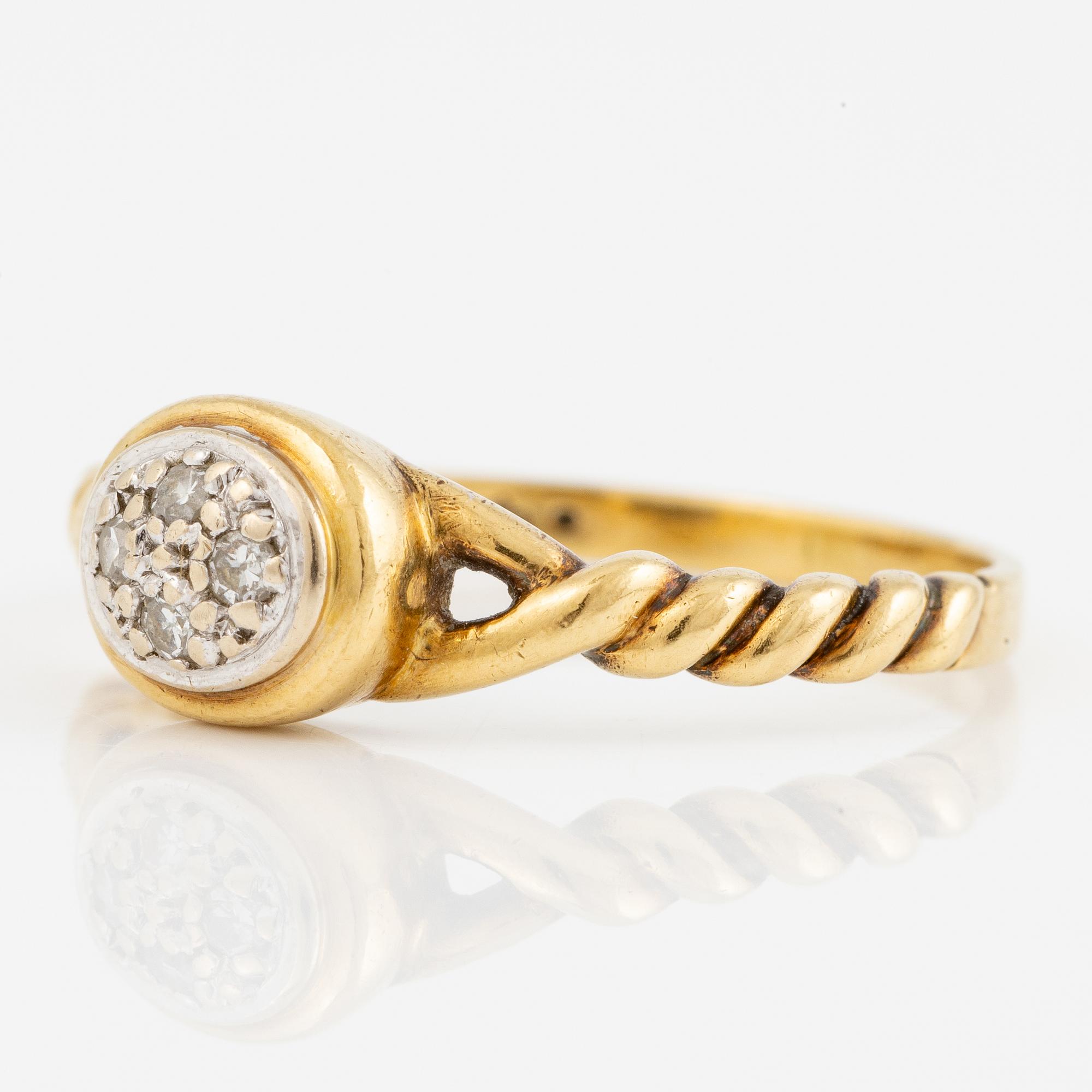 Ring, 18K gold with octagon-cut diamonds.